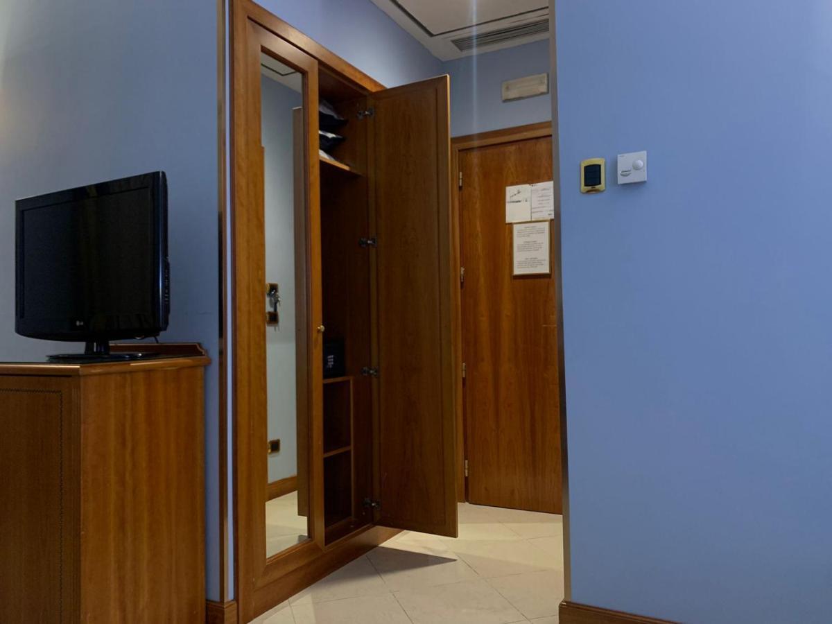Consoli Romani Vatican Rooms Exterior photo