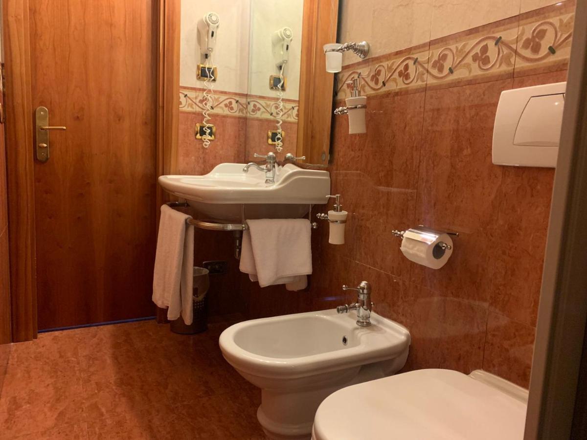 Consoli Romani Vatican Rooms Exterior photo